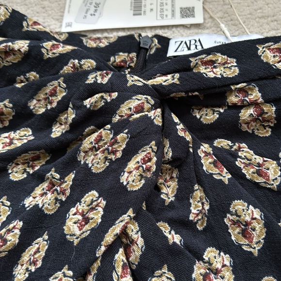 Zara mini skirt - Picture 2 of 4